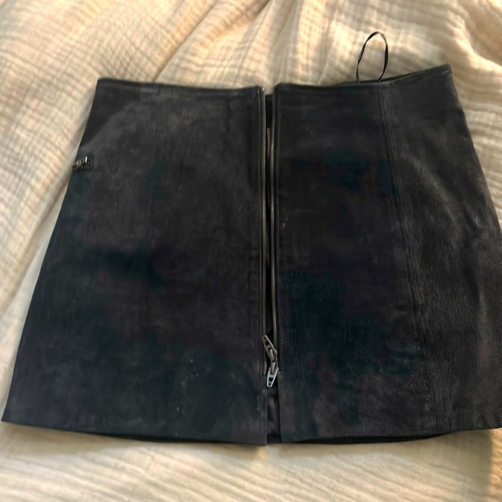Blank NYC zip front grey suede mini skirt